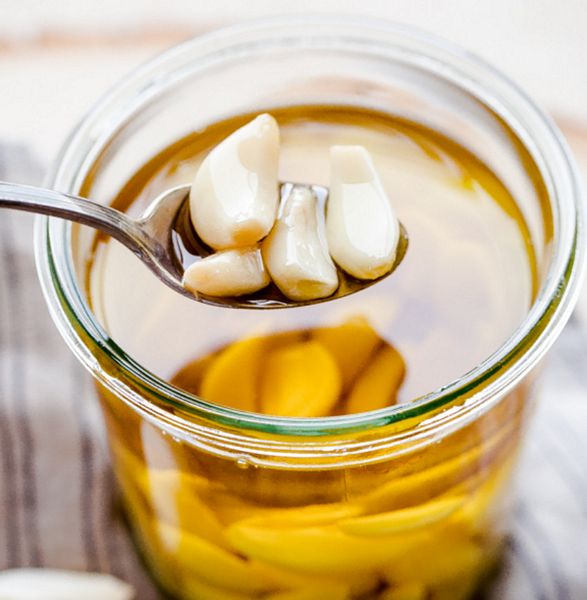 Uống tinh dầu tỏi có giảm cholesterol không? Lợi ích và cách dùng đúng